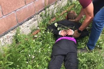 Опублікували фото затримання майора поліції, котрий торгував наркотиками у Луцьку