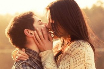 Всесвітній день поцілунків: 7 неймовірно корисних властивостей