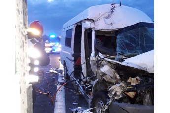 Мікроавтобус з українськими заробітчанами потрапив у жахливу аварію в Польщі, є загиблі та багато постраждалих (моторошні фото)