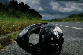 На Волині мотоцикліст злетів з дороги: водій – у важкому стані