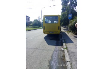 У Луцьку водій маршрутки відмовився брати пасажирів з дитячим візком (фото)