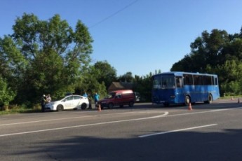 Неподалік Луцька − ДТП: зіткнулись рейсовий автобус та легковик (фото)