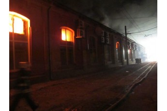 Смертельна пожежа – у приватному готелі: заживо згоріло 8 осіб, ще 10 госпіталізовані (фото, відео)