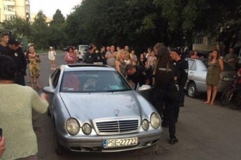 Водійку, яка мало не збила людей у Луцьку, напередодні затримували п'яною за кермом