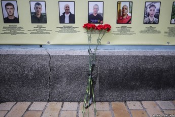 Зеленський запровадив офіційну дату Дня пам'яті  захисників України