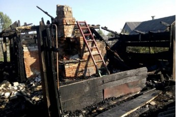 На Волині вогонь вщент знищив будівлю літньої кухні (фото)