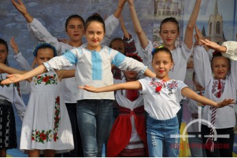 У Луцьку з танцями, піснями та розвагами відбувся дитячий фестиваль 