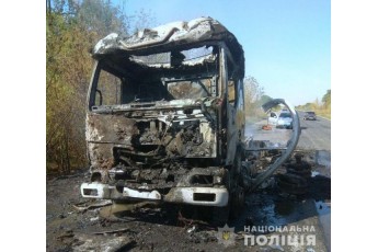 Вантажівка горіла на ходу: 19-річний волинянин чудом вцілів у автопожежі на Полтавщині (фото)