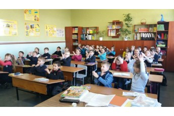 Зеленського просять зменшити кількість учнів в класах