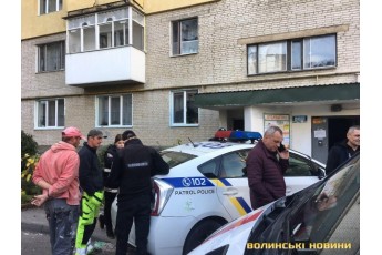 У Луцьку п'яний чоловік погрожував підірвати гранату в дворі житлового будинку (фото)