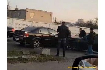 У Луцьку зіштовхнулись два автомобілі (фото, відео)