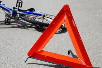У селі на Волині автомобіль збив неповнолітню велосипедистку