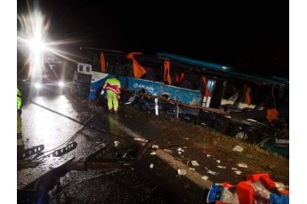 Автобус зі школярами потрапив у страшну аварію в Словаччині: загинули 13 осіб, ще 20 – у важкому стані (фото)