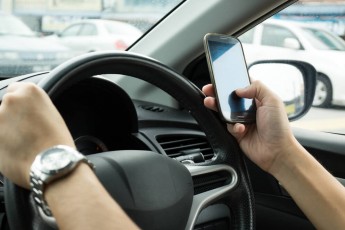 Нова система автофіксації порушень: українські водії отримуватимуть на телефон смс про перевищення швидкості
