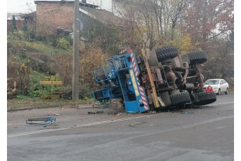 Потерпілого вирізали з авто: рятувальники про смертельну ДТП в Луцьку (фото)
