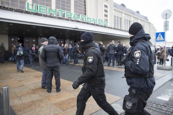 У Києві через анонімне повідомлення евакуюють людей з Центрального вокзалу