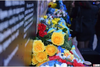 День Гідності та Свободи: у Луцьку вшанували пам'ять героїв (фото)