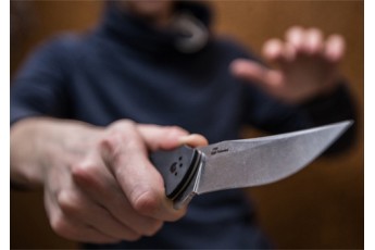 На Волині під час затримання наркобанди злочинець поранив ножем поліцейського