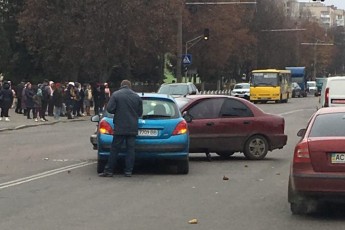 У Луцьку на проспекті сталась аварія (фото)