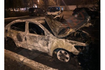 Вночі невідомі зухвало спалили машину в.о. начальника Одеської митниці Резніка (фото і відео)