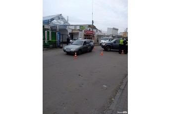 У Луцьку поблизу ринку зіткнулися дві автівки