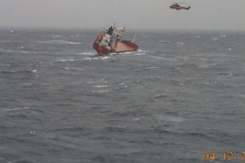 Корабель з українцями потрапив у шторм біля берегів Греції