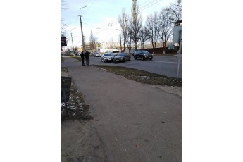 У Луцьку зіштовхнулись дві автівки: рух ускладнений