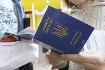 Переселенцям та мешканцям зони проведення ООС спростила видачу паспортів