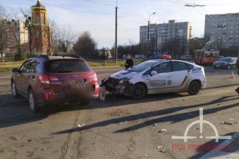 Їхали на виклик: у Луцьку патрульні поліцейські потрапили в аварію (фото)