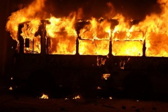У Луцьку трапилась масштабна пожежа на території перевізника, згоріло 4 автобуси