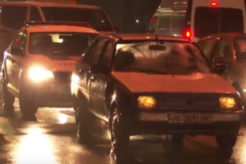 У Луцьку неподалік ОДА автомобіль збив п'яного чоловіка (відео)