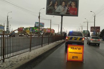 У Луцьку біля гіпермаркету сталася аварія (фото)