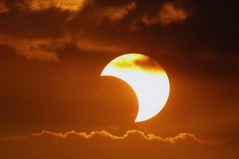 Сонячні та місячні затемнення: які сюрпризи очікувати цього року