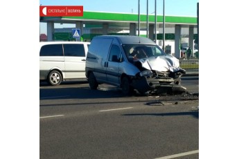 На виїзді з Луцька зіткнулися дві автівки (фото)