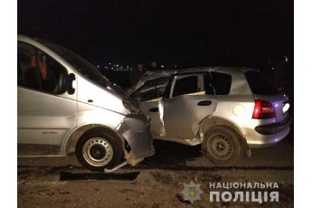 Моторошна аварія за участі трьох автомобілів, двоє водіїв загинуло (фото)