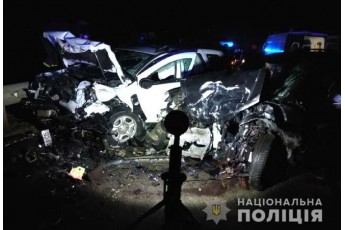Травмованих деблокували із авто рятувальники: п'яний водій скоїв масштабну аварію із потерпілими на Рівненщині (фото)