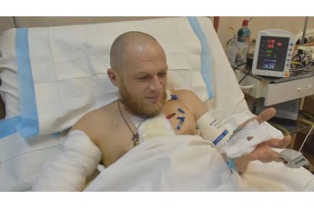 Тяжкопораненому бійцю з Луцька медики врятували життя у Дніпрі