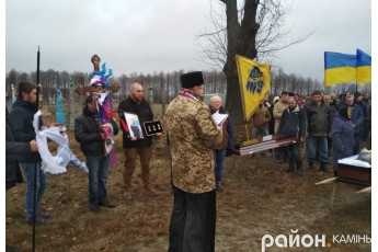 У селі на Волині з почестями прощалися з військовослужбовцем Сергієм Денисюком (фото)