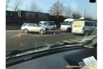 У Луцьку зіткнулись два автомобілі, є постраждалі (фото)