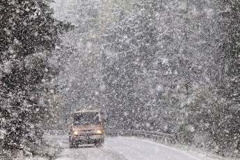 Мокрий сніг, вітер, ожеледь: на Волині очікується погіршення погодних умов