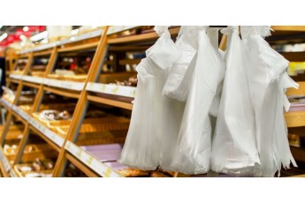 Верховна Рада хоче заборонити безкоштовні пластикові пакети у супермаркетах