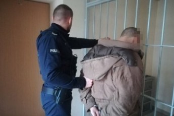 У Польщі затримали двох українців, які каталися п’яними на крадених авто й розтрощили квартиру