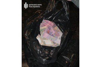 Посадовця Секретаріату Кабміну затримали на хабарі у 2,5 мільйона гривень (фото)