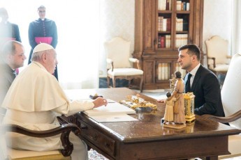 Зеленський у Ватикані зустрівся із Папою Римським та попросив допомоги зі звільненням полонених