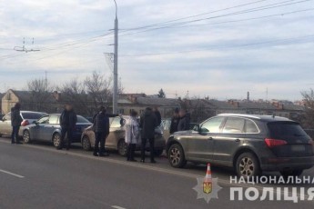 Повідомили деталі зіткнення чотирьох автівок на мосту у Луцьку (фото)