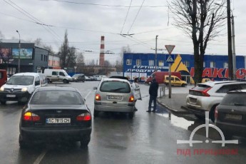 У Луцьку на перехресті − ДТП за участю двох автівок (фото)