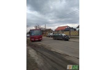 У місті на Волині легковик протаранив пасажирський автобус (фото)