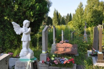 У селищі на Волині заборонили резервувати місця на кладовищі