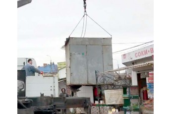 У Луцьку зі Старого ринку вивозять контейнери (відео)