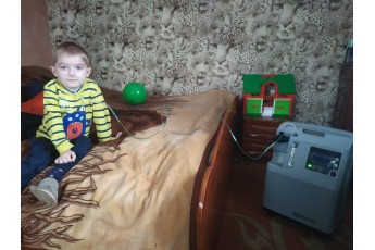 Волинський благодійник подарував маленькому хлопчику зі Старовижівщини життєво необхідний апарат